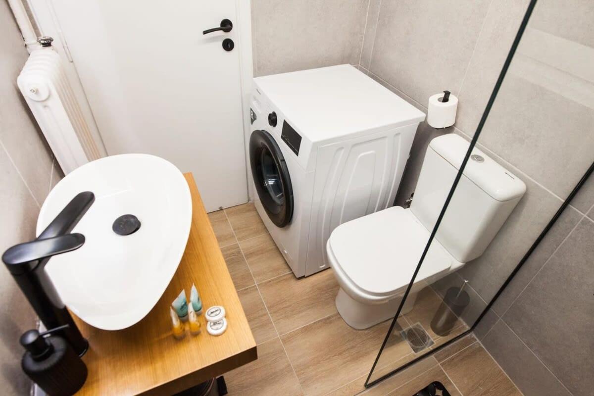 Contemporary Stylish Apartment Located Near Metaxourgeio Area Ateny Zewnętrze zdjęcie