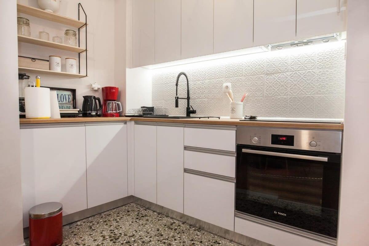 Contemporary Stylish Apartment Located Near Metaxourgeio Area Ateny Zewnętrze zdjęcie